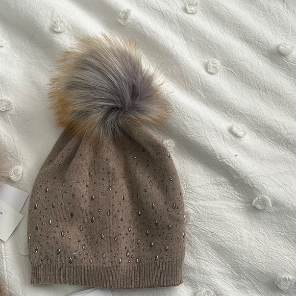 Winter hat - Picture 1 of 4